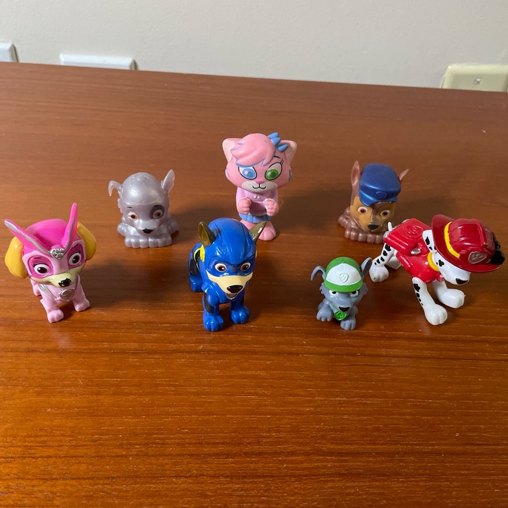 Lot of paw patrol figures includes squishies